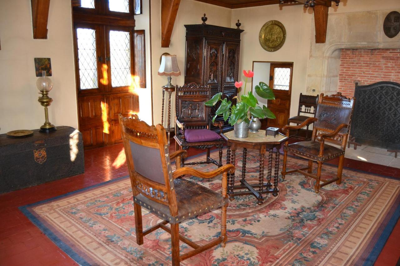 Chateau De Peufeilhoux Vallon-en-Sully Dış mekan fotoğraf
