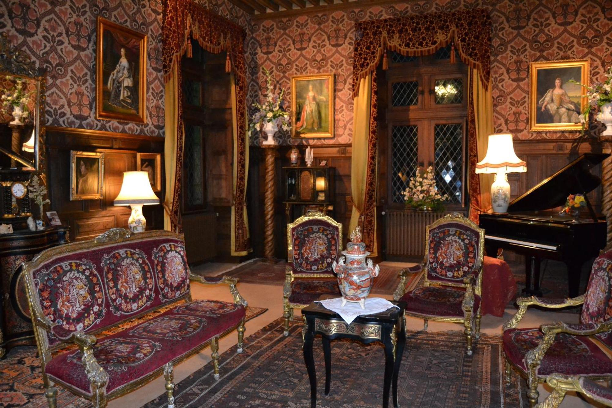 Chateau De Peufeilhoux Vallon-en-Sully Dış mekan fotoğraf