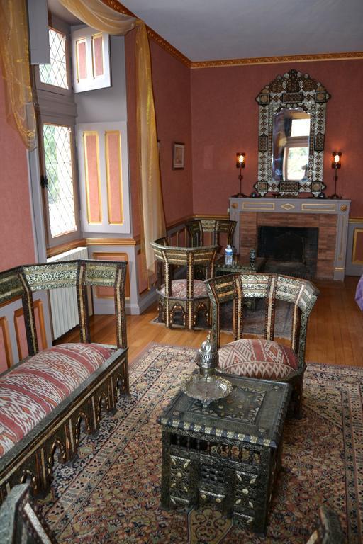 Chateau De Peufeilhoux Vallon-en-Sully Oda fotoğraf
