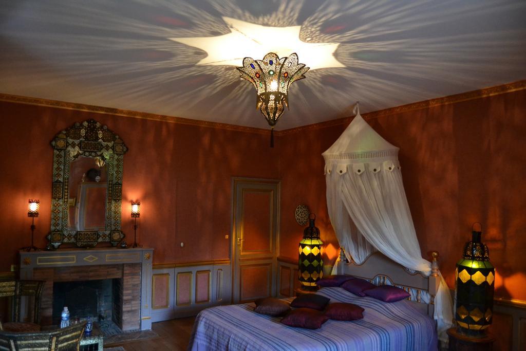 Chateau De Peufeilhoux Vallon-en-Sully Oda fotoğraf