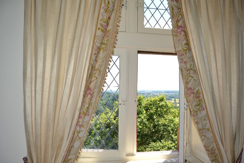 Chateau De Peufeilhoux Vallon-en-Sully Dış mekan fotoğraf