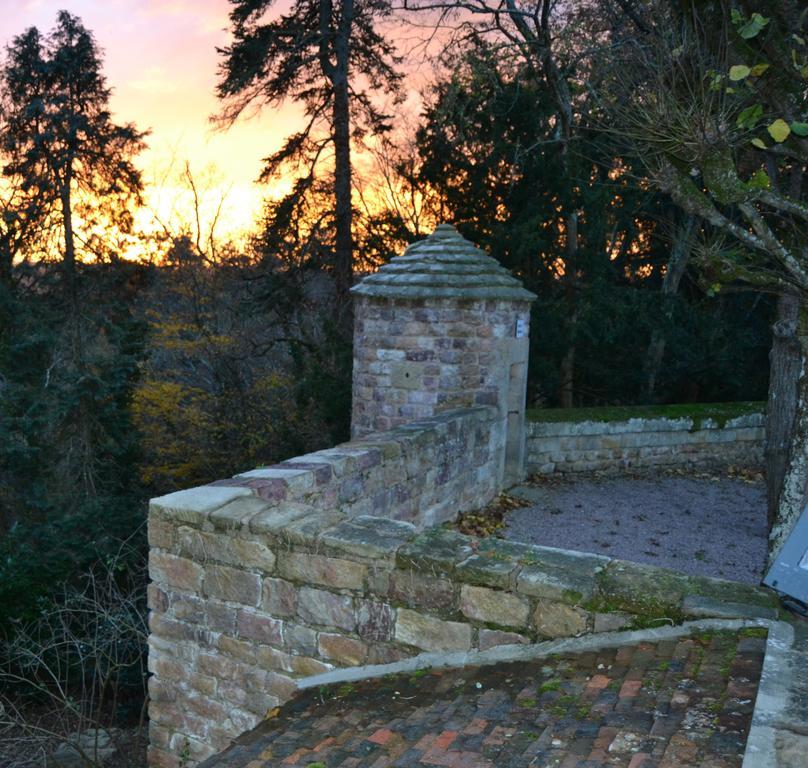 Chateau De Peufeilhoux Vallon-en-Sully Dış mekan fotoğraf